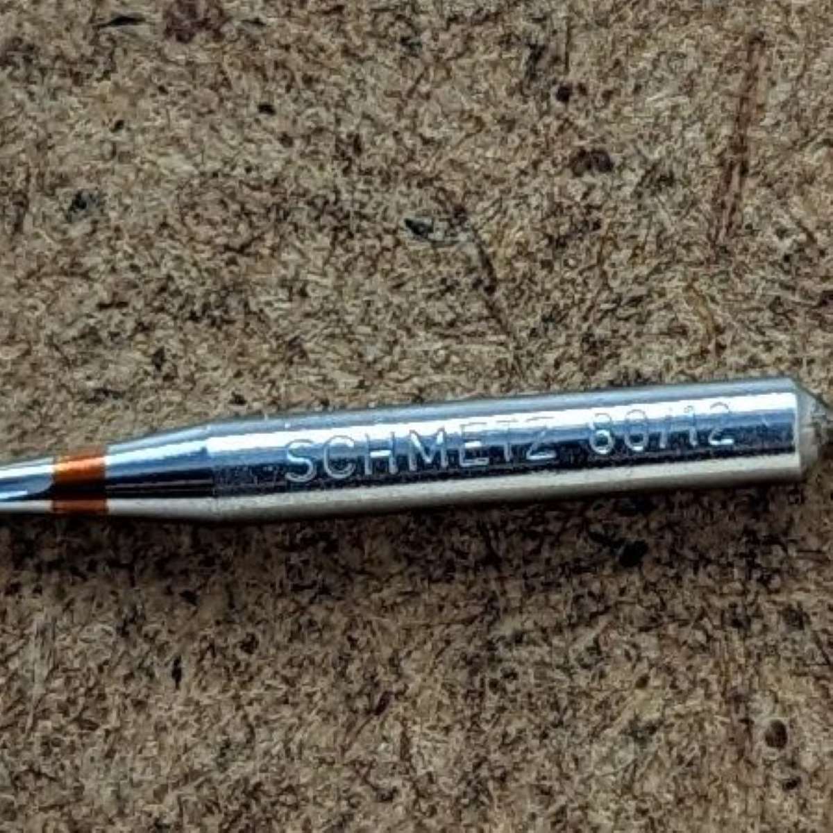 Photo zoomée d'une aiguille à coudre