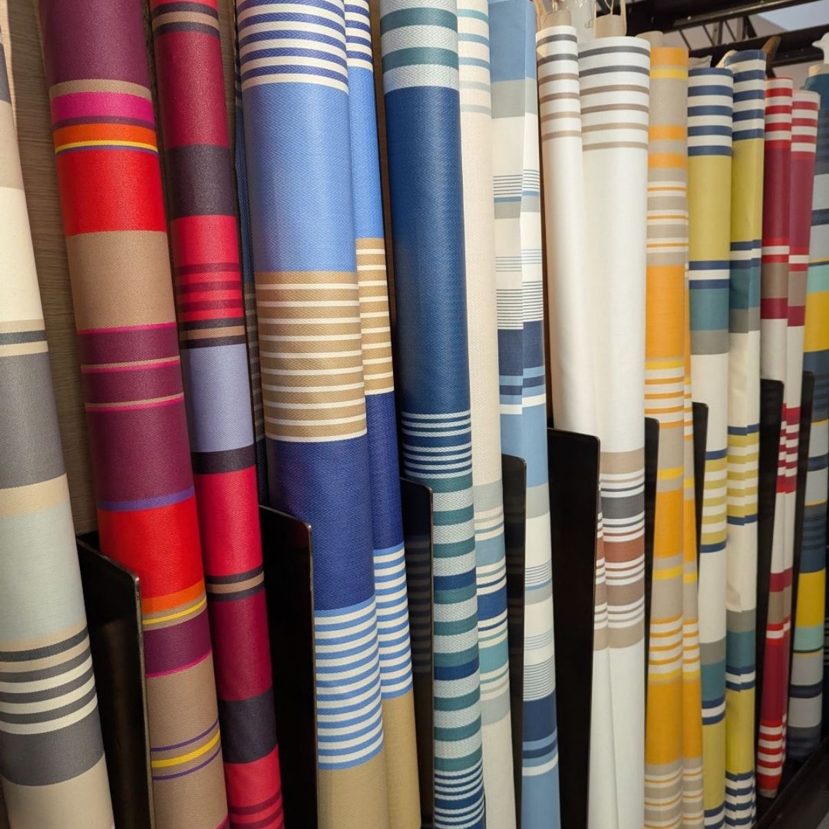 Rouleaux de toile basque rayées