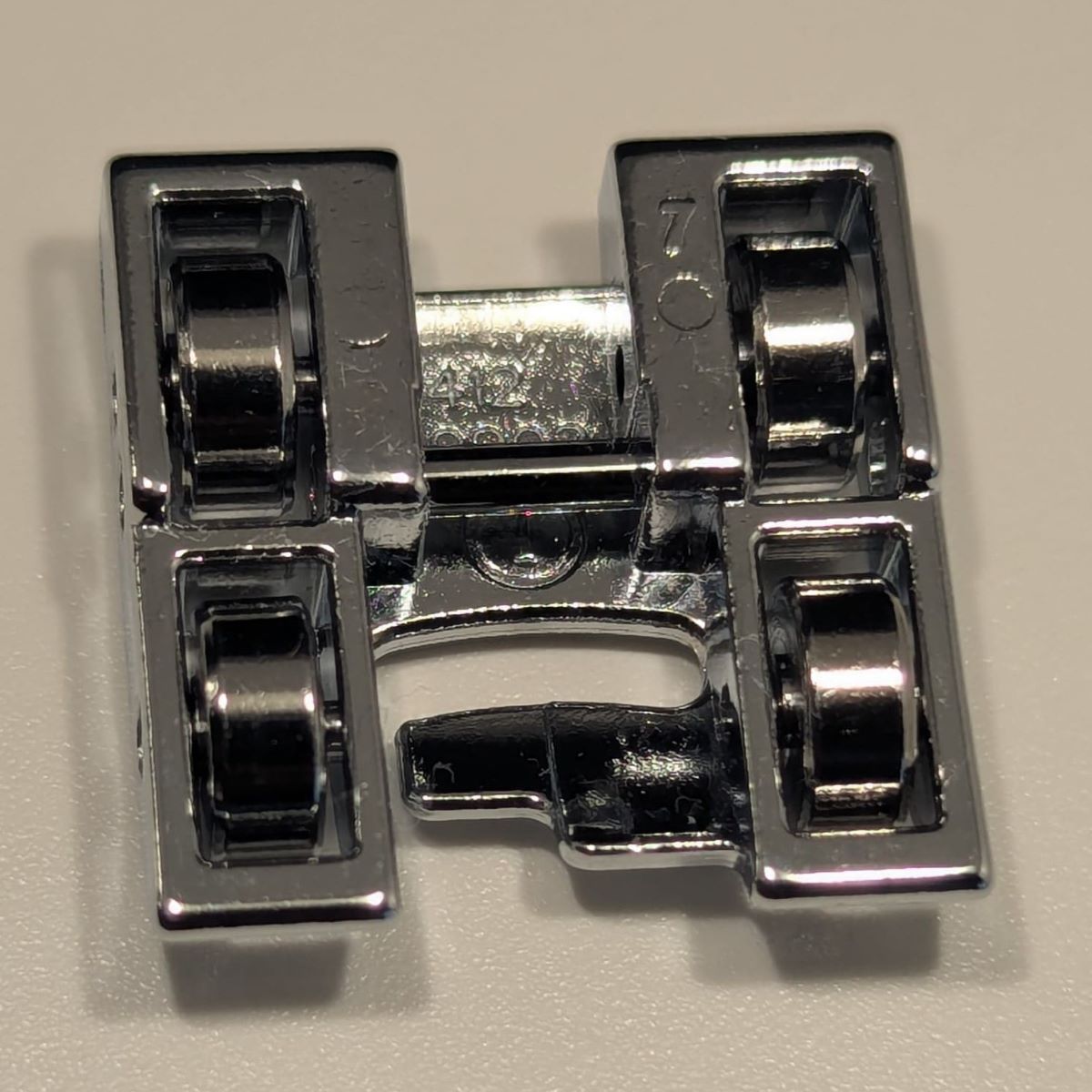 Pied presseur à roulettes