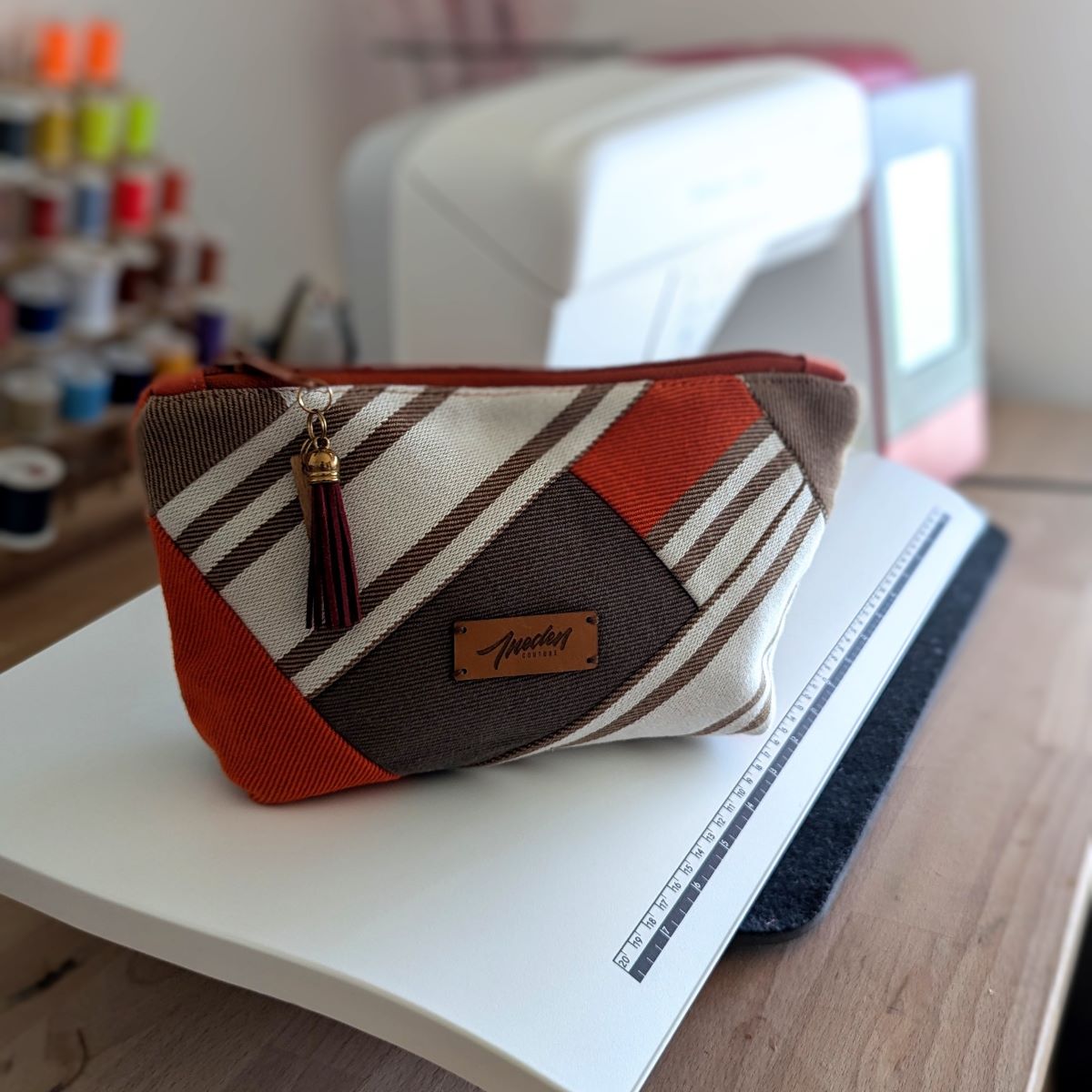 Trousse zippée en patchwork de chutes de toile basque rayée recyclées - couture zéro déchet