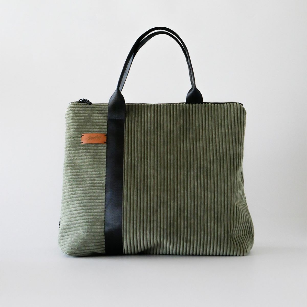Sac à main carré en velours cotelé vert olive et sangle noir