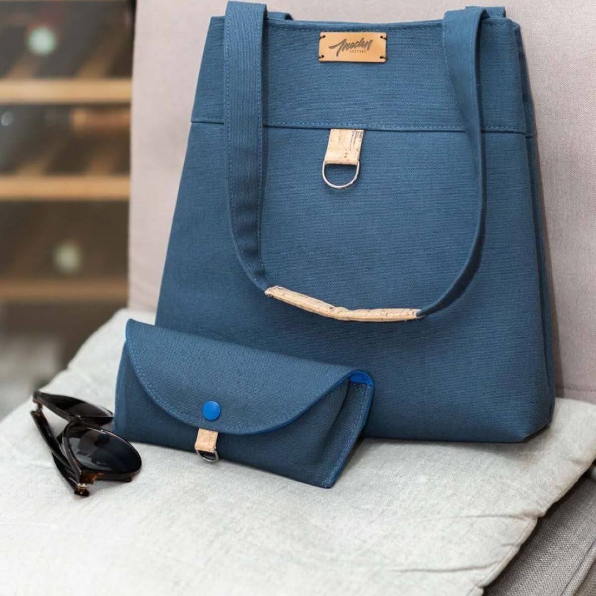 sac tote bag bleu avec son etui à lunettes Ineden Couture