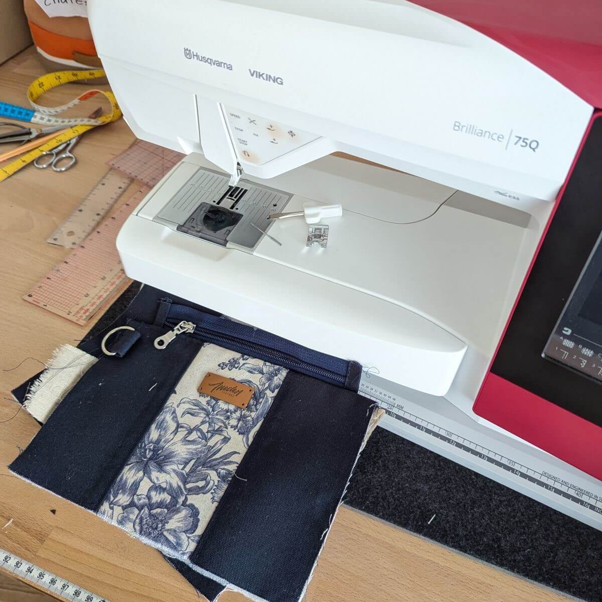 Projet de trousse en toile de Jouy interrompu à cause d’une panne de machine à coudre