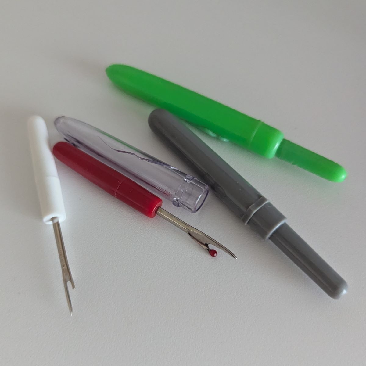 Outils de couture: découd-vite