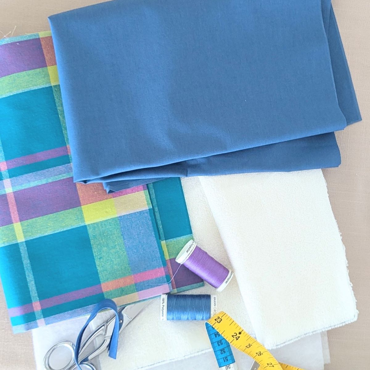Tissus certifiés OEKO-TEX choisis pour le tapis de change nomade Ti'Posé : coton enduit, madras, éponge bambou, molleton et PUL