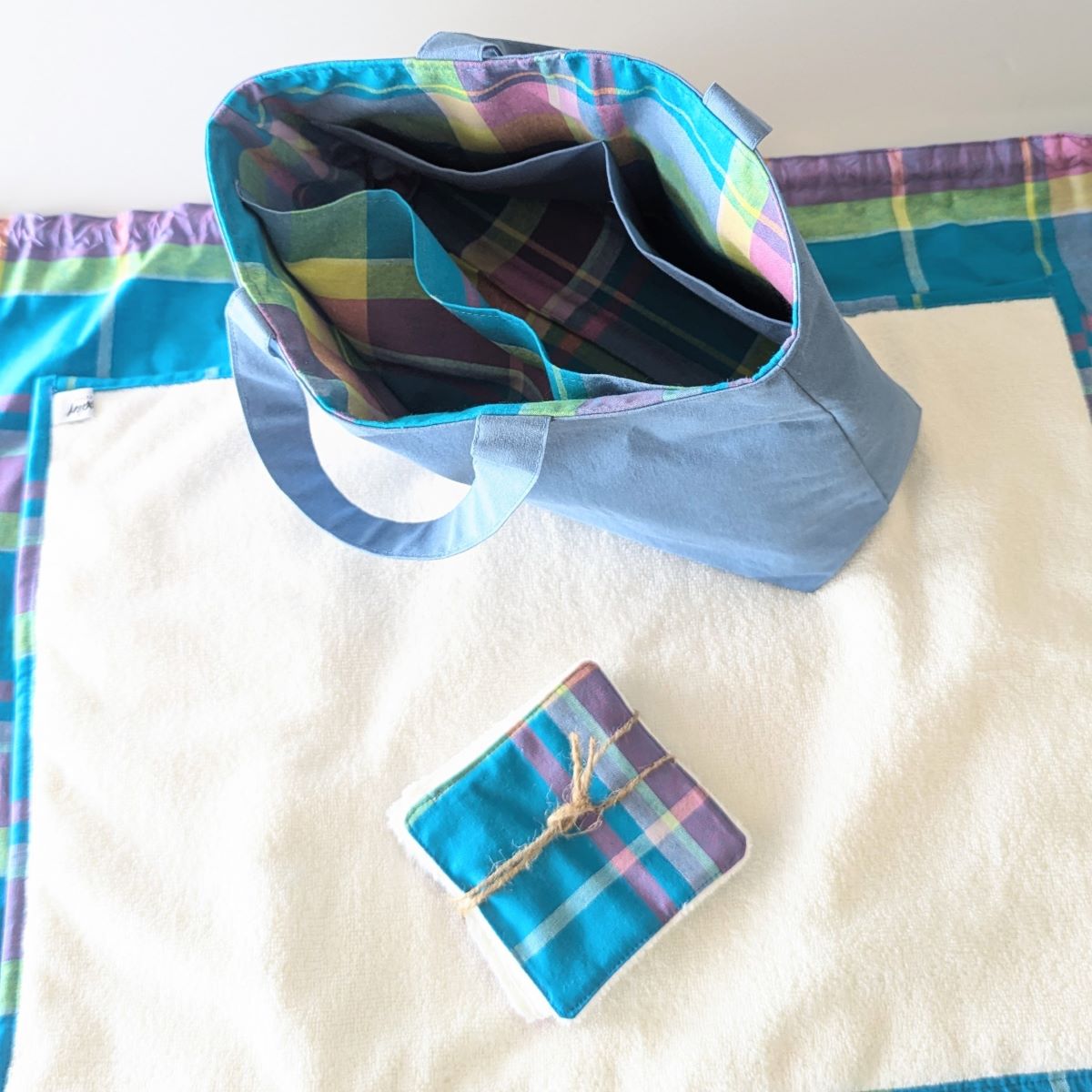 Kit complet Ti'Posé : tapis de change nomade, Ti'sac, alèse bambou et lingettes