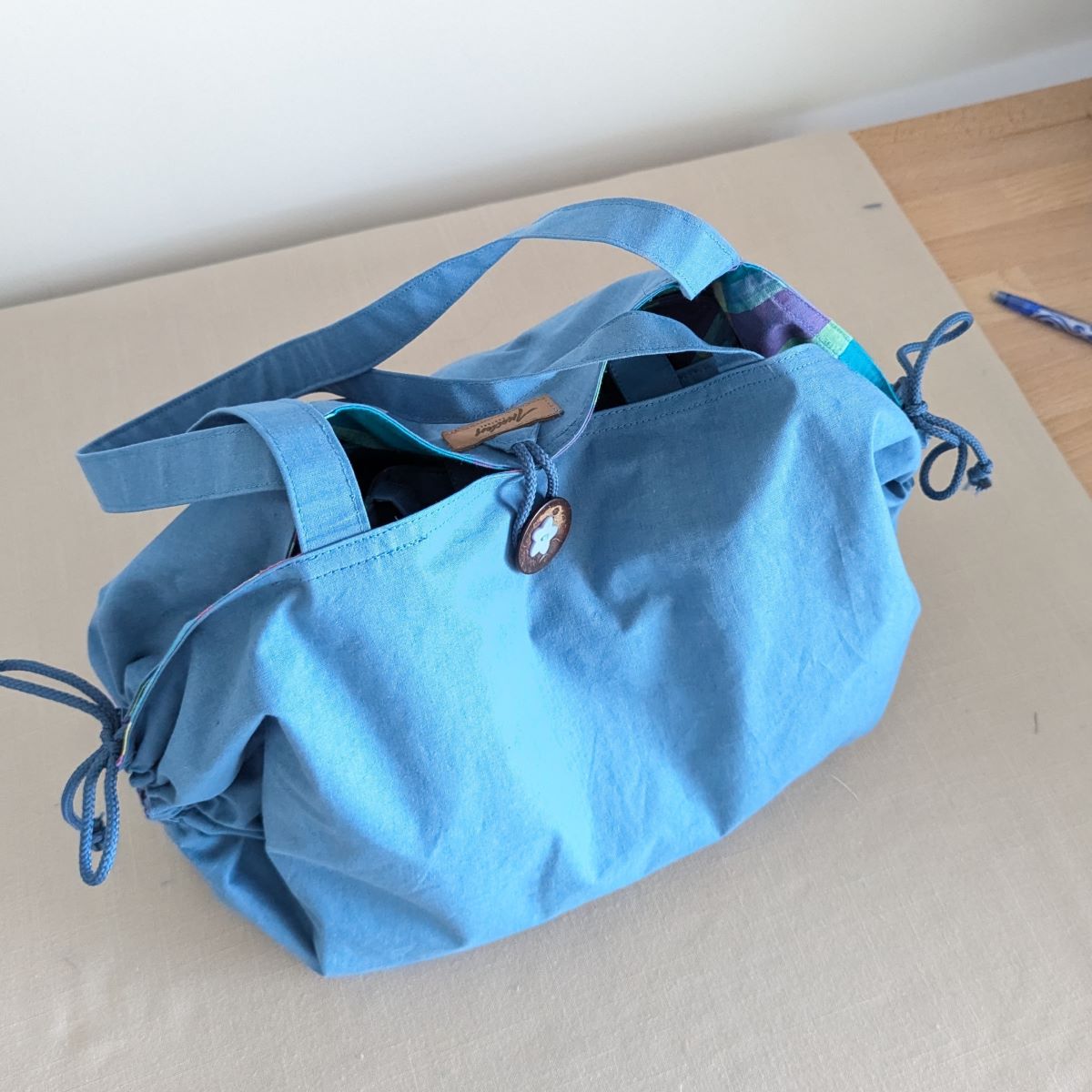 Vue de dessus du tapis de change nomade Ti'Posé fermé en mode sac